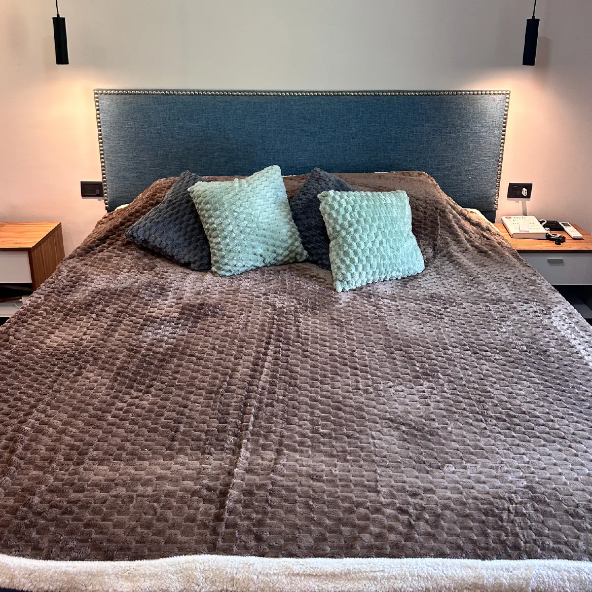 Frazada Corderito 200x230cm Dakota Invierno 2kg Color Marrón