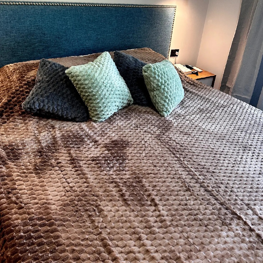 Frazada Corderito 200x230cm Dakota Invierno 2kg Color Marrón