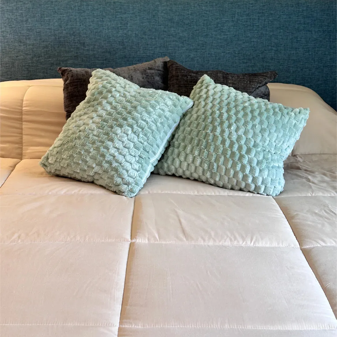 Combo 2 Almohadones Terciopelo Decorativo Dakota Con Cierre Lavable Color Verde Geométrico