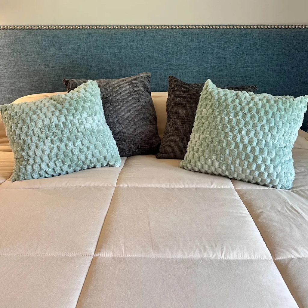 Combo 2 Almohadones Terciopelo Decorativo Dakota Con Cierre Lavable Color Verde Geométrico