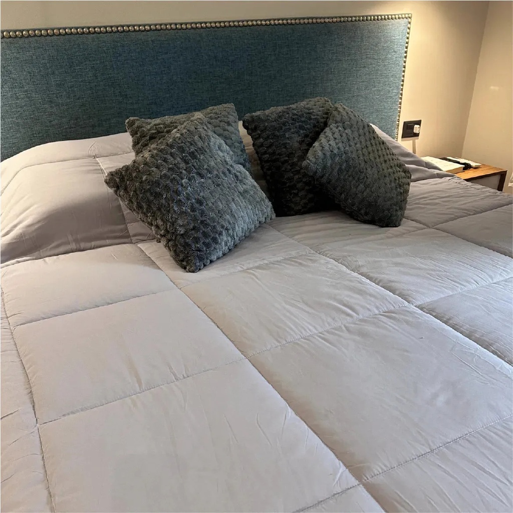 Combo 2 Almohadones Terciopelo Dakota Con Cierre Lavable Color Gris Oscuro Geométrico