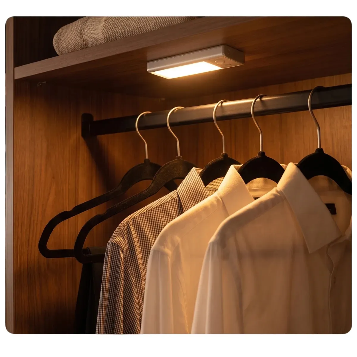 Set 25 Perchas Terciopelo Antideslizante Con Barra Luz Led Sensor Cálida/fría Negro