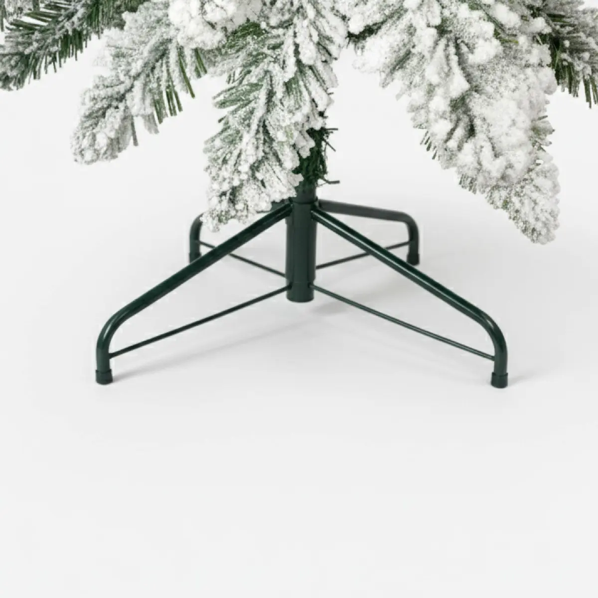 Árbol De Navidad Nevado 1,50 Metros Pino Artificial Decorativo Con Base Verde Oscuro