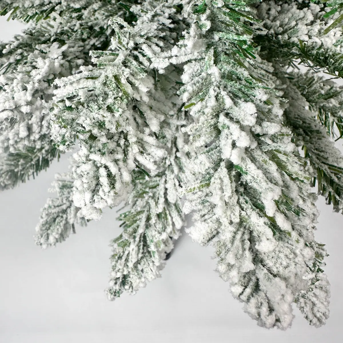 Árbol De Navidad Nevado 1,50 Metros Pino Artificial Decorativo Con Base Verde Oscuro