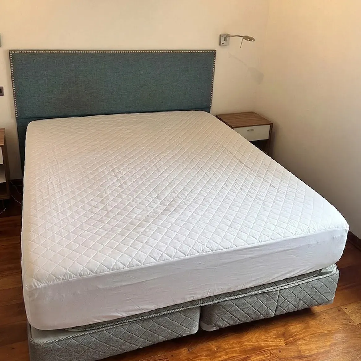 Combo Cubre Colchón Impermeable King + Juego Sábanas King Azul 600 Hilos Premium Liso