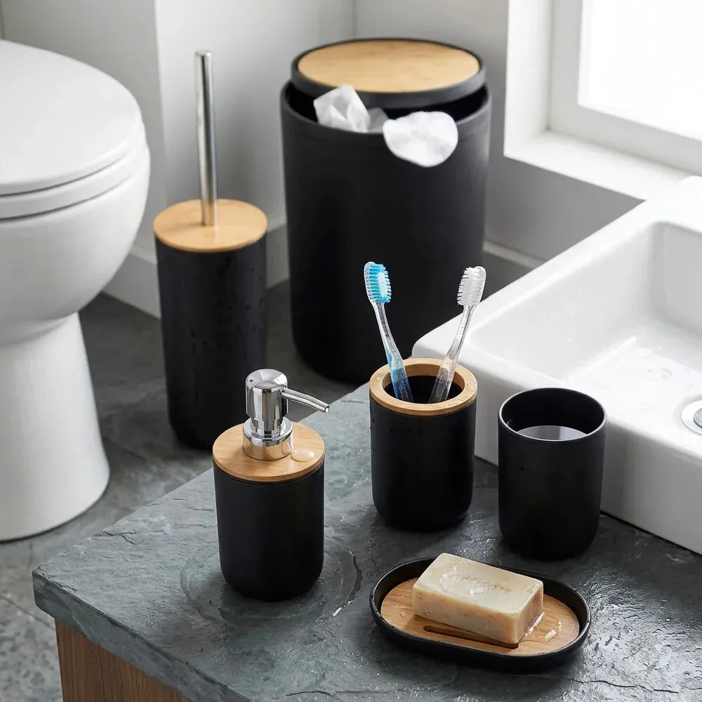 [INN01-09 NEGRO 0674005996349] Set Accesorios De Baño Negro 6 Piezas Con Bambú Cesto De Residuos Dispenser Jabonera Vaso Porta Cepillos Escobilla Moderno Organizador Baño Completo