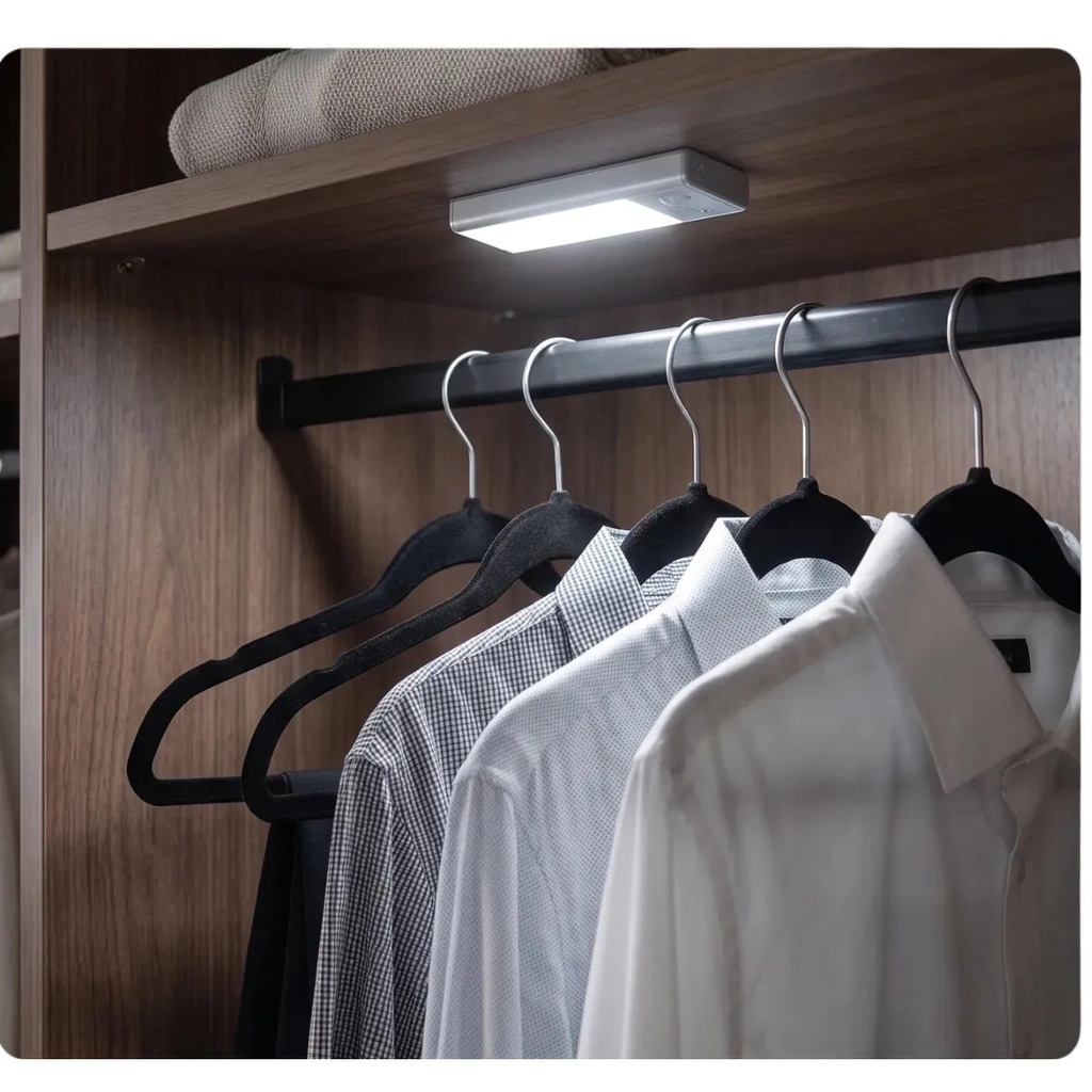 [BL124 + PER001 NEGRO] Combo Barra Luz Led Sensor + Set 25 Perchas Terciopelo Antid